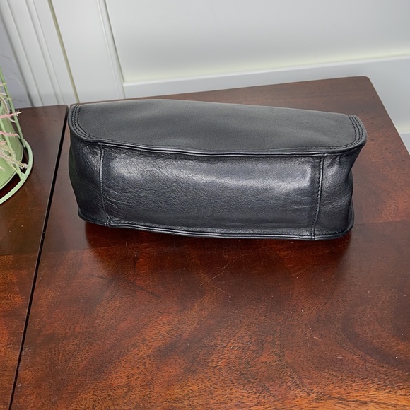 Leather Co. Liz Claiborne Black Leather Crossbody - Picture 4 of 10